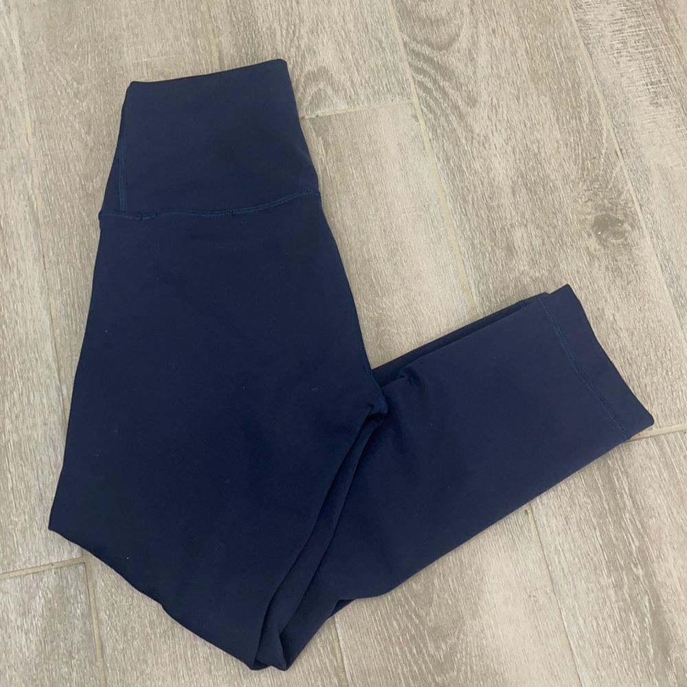 Lululemon Wunder train 23” in the color True Navy.
